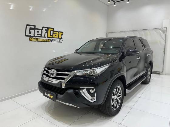 TOYOTA HILUX SW4 2.8 SRX 4X4 7 LUGARES 16V TURBO INTERCOOLER DIESEL 4P AUTOMÁTICO TOYOTA HILUX SW4 2.8 SRX 4X4 7 LUGARES 16V TURBO INTERCOOLER DIESEL 4P AUTOMÁTICO